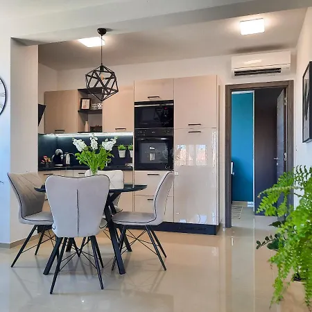 Apartment Enjoy - New With Terrace And Free Parking Garage