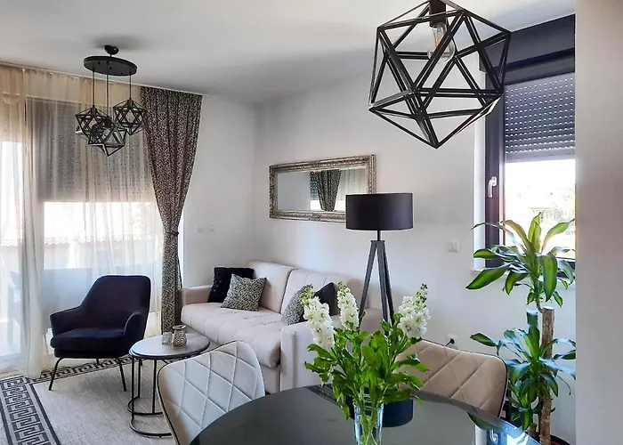 Enjoy - New With Terrace And Free Parking Garage * Póla