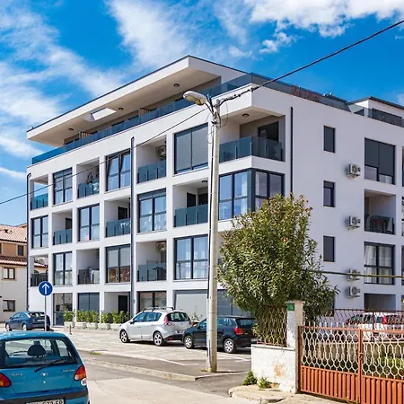 Enjoy - New With Terrace And Free Parking Garage Apartmán