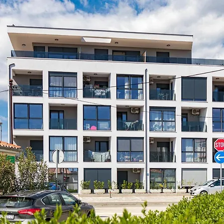 Apartmán Enjoy - New With Terrace And Free Parking Garage Pula