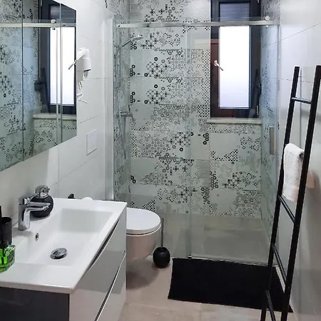 Апартаменты Enjoy - New With Terrace And Free Parking Garage Пула