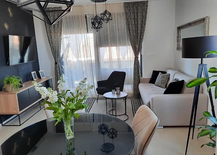 Enjoy - New With Terrace And Free Parking Garage